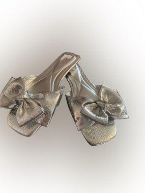 Women’s Silver Bow Slide Sandals​​